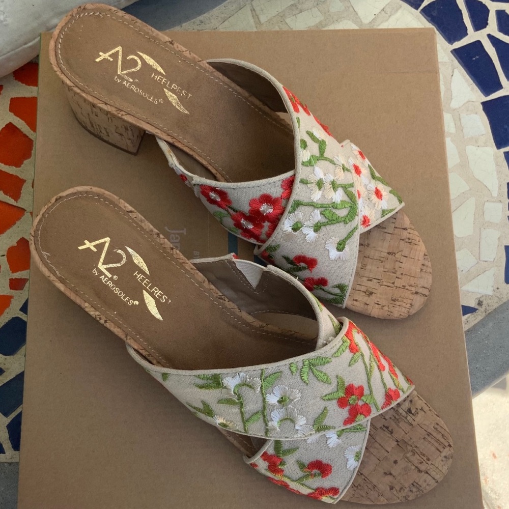 🌸A2 Embroidered Midday Floral Slide 3” heel